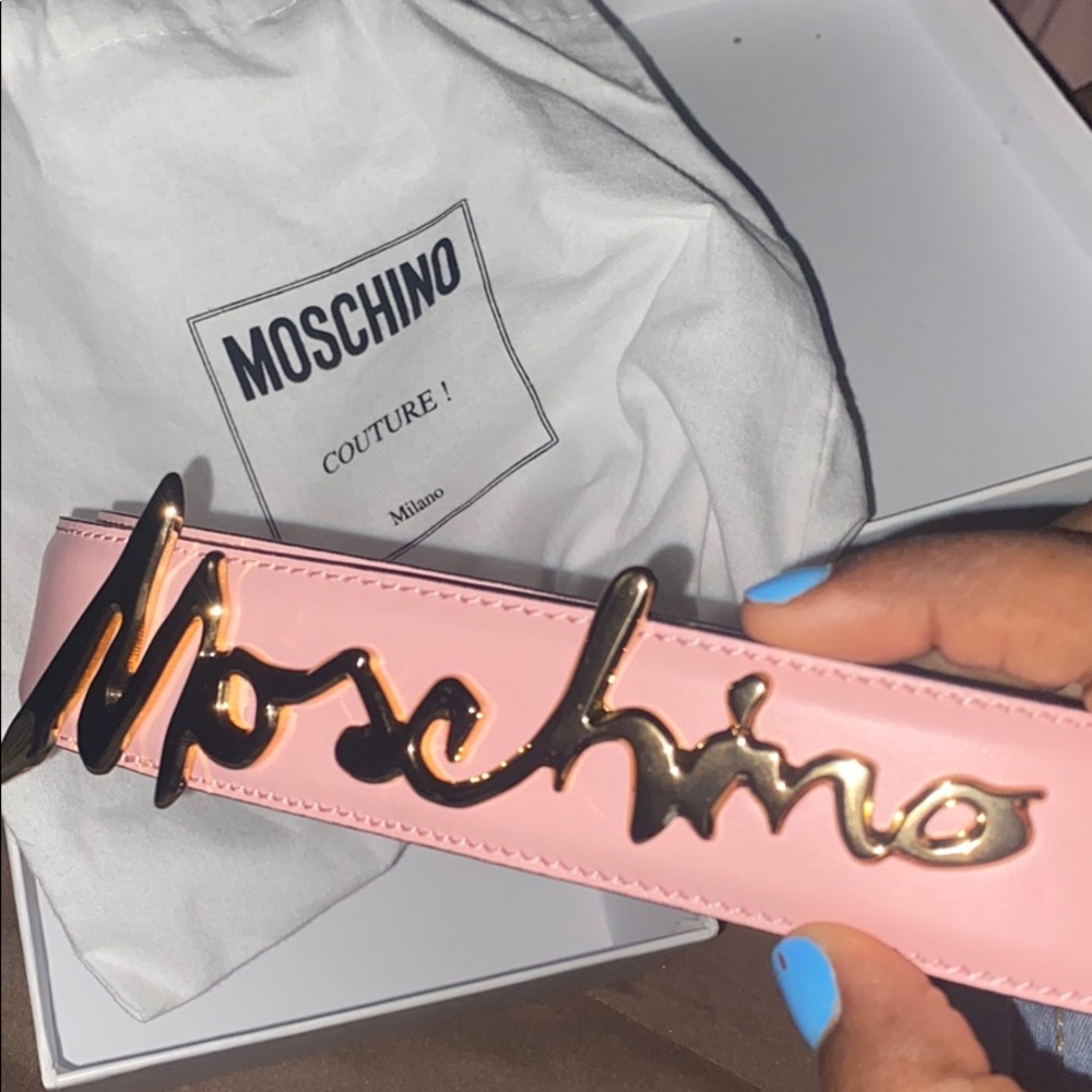 iam selling a moschino belt